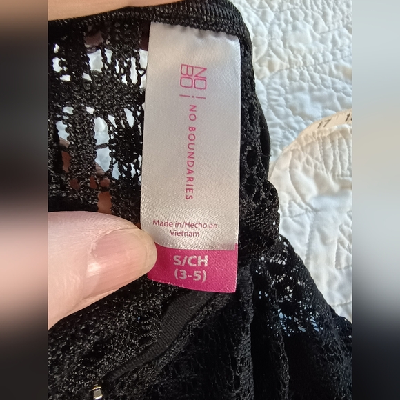 Black lace jacket - Picture 2 of 8